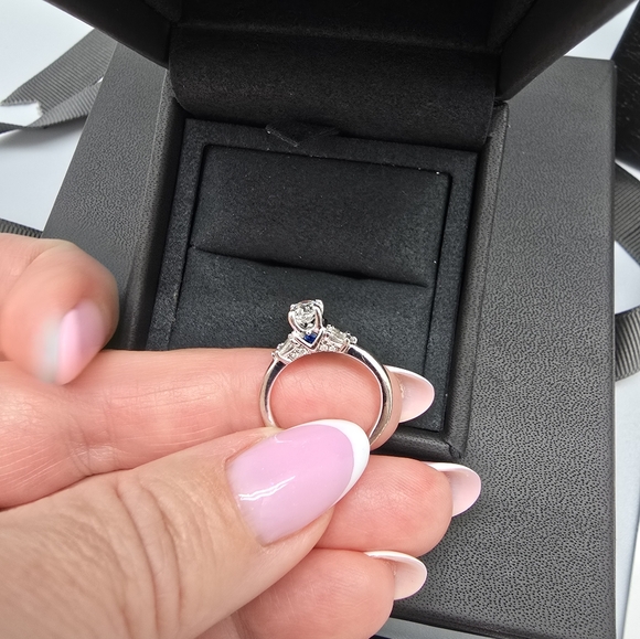 $5559 Vera Wang Love Collection 1ctTW Oval Diamond Tri-sides 14K White Gold Ring - Picture 6 of 14